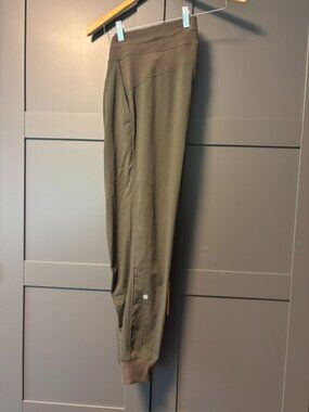 Lululemon Dance Studio Mid-Rise Joggers size 8